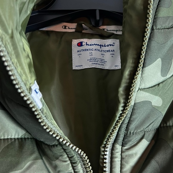 Champion Camouflage Puffer Jacket Size L NWT - Picture 6 of 8
